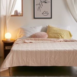 Urban outfitters Hana quilt/comforter in ivory/light pink